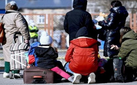 Українських біженців просять не повертатися додому до весни Українських біженців просять не повертатися додому до весни