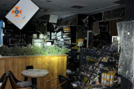 У Дніпрі ліквідували пожежу на АЗС внаслідок падіння уламків ворожої ракети (фото) У Дніпрі ліквідували пожежу на АЗС внаслідок падіння уламків ворожої ракети (фото)