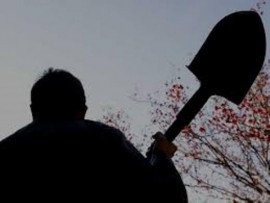 На Дніпропетровщині 55-річний чоловік лопатою побив знайомого На Дніпропетровщині 55-річний чоловік лопатою побив знайомого