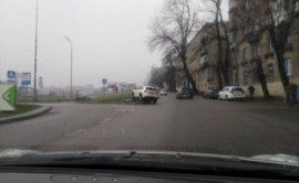 У Кам`янському на з’їзді з мосту не розминулись Lexus та Opel У Кам`янському на з’їзді з мосту не розминулись Lexus та Opel