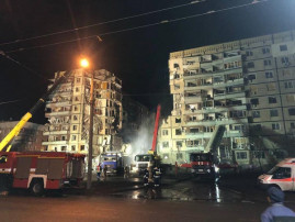 ДСНС: надії на те, що під завалами у Дніпрі можуть бути живі люди, практично немає
