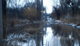 В Каменском трамвайные пути ушли под воду
