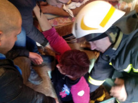 В Каменском спасатели помогли женщине выбраться из погреба