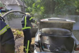 У Кам’янському горів автомобіль У Кам’янському горів автомобіль