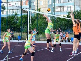 У Кам’янському провели волейбольний турнір до Дня молоді