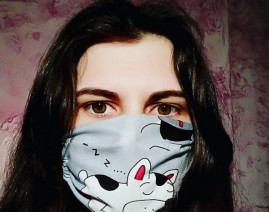 Як у Дніпрі торгують модними захисними масками з принтом
