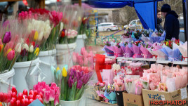 До жіночого свята у Кам’янському відкриються квіткові базари