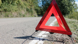 У Кам'янському легковик врізався у стовп і ледь не залетів у придорожнє кафе У Кам'янському легковик врізався у стовп і ледь не залетів у придорожнє кафе