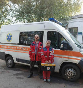 На Дніпропетровщині медики швидкої врятували поранених молодиків, які намагалися зробити брелок з кулі На Дніпропетровщині медики швидкої врятували поранених молодиків, які намагалися зробити брелок з кулі