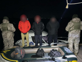 Мешканці Дніпропетровщини та Київщини намагалися на човні доплисти до Молдови Мешканці Дніпропетровщини та Київщини намагалися на човні доплисти до Молдови