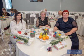 У Кам’янському з Днем сім’ї вітали матерів з прийомних родин У Кам’янському з Днем сім’ї вітали матерів з прийомних родин