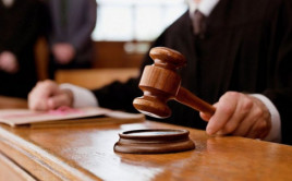 У Кам’янському чоловіка засудили до 5 років ув’язнення за пограбування на залізничному вокзалі