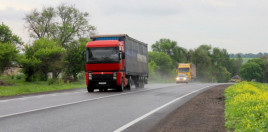 На Днепропетровщине из-за жары ограничили движение грузовиков