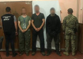 На Буковині затримали трьох чоловіків з Дніпропетровщини та Херсонщини, які намагалися нелегально перетнути кордон з Румунією На Буковині затримали трьох чоловіків з Дніпропетровщини та Херсонщини, які намагалися нелегально перетнути кордон з Румунією