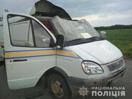 Автомобиль "Укрпошты" подорвали и украли 2,5 млн грн