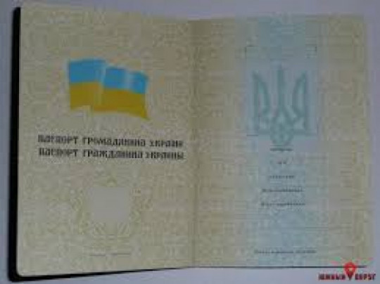 Вклеювання фото у паспорт громадянина України: що потрібно знати