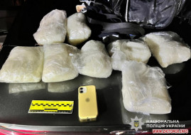 Зупинили по дорозі: кур’єр із Дніпра віз до Житомира 10,5 кг наркотиків