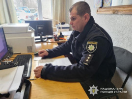 Напад із ножем на зупинці: у Кам’янському районі затримали підозрюваного