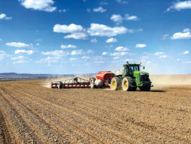 На Дніпропетровщині розпочалася посівна: перші 2000 га вже засіяли