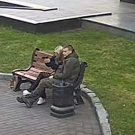 У центрі Луцька дівчина відкрила стрілянину