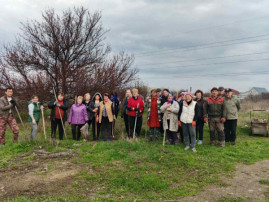 У Кам’янському мешканці прибирали місто до Великодня