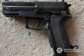 У Дніпрі чоловік відкрив стрілянину з балкона багатоповерхівки