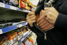 В Каменском мужчина за день три раза обокрал супермаркет