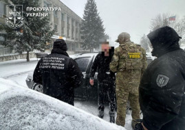 Продавав виїзд з України: прикордонник з Дніпропетровщини піде під суд