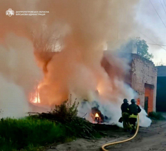 Майже 30 атак за ніч: на Дніпропетровщині поранені троє людей