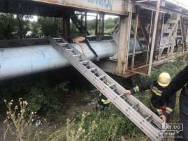 На Днепропетровщине пьяный подросток застрял под мостом