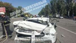 Катал девушек постарше. В Днепре 16-летний парень разогнал авто и вылетел на встречку прямо в грузовик