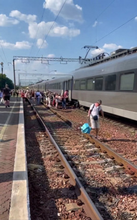 Деякі потяги в Україні затримуються до 12 годин