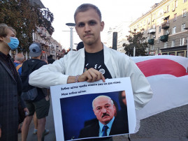 В Днепре прошел митинг в поддержку протестующих белорусов