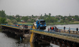 На Днепропетровщине выделили деньги на разрушенный грузовиком мост