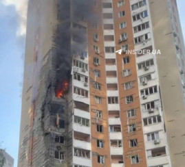 Російський дрон влучив у 24-поверховий будинок у Києві