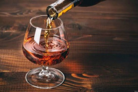 Напився коньяку та потрапив до лікарні: у Кам’янському суд покарав матір підлітка