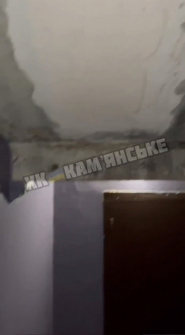 У Кам’янському мешканці будинку на Астраханській роками потерпають від протікань даху