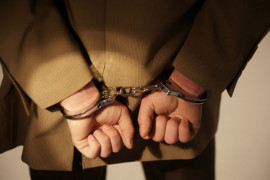 Пенсионер попросил соседа помочь вынести труп убитого собутыльника из квартиры в Днепре